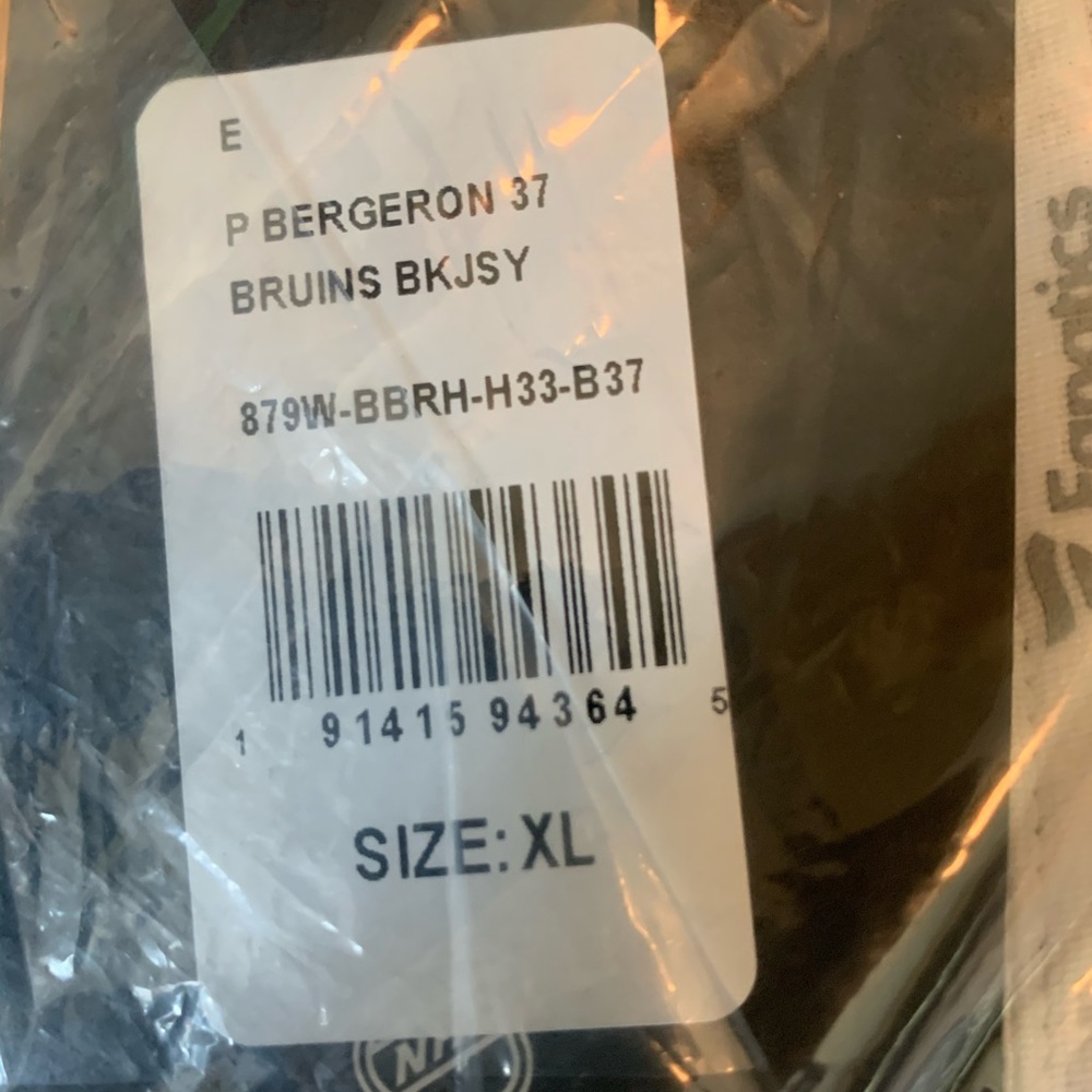 Boston Bruins Jersey - Patrice Bergeron #37 - Picture 4 of 5